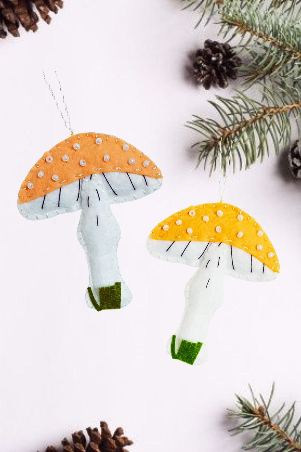 Holiday felt craft pattern to make mushroom Christmas decorations