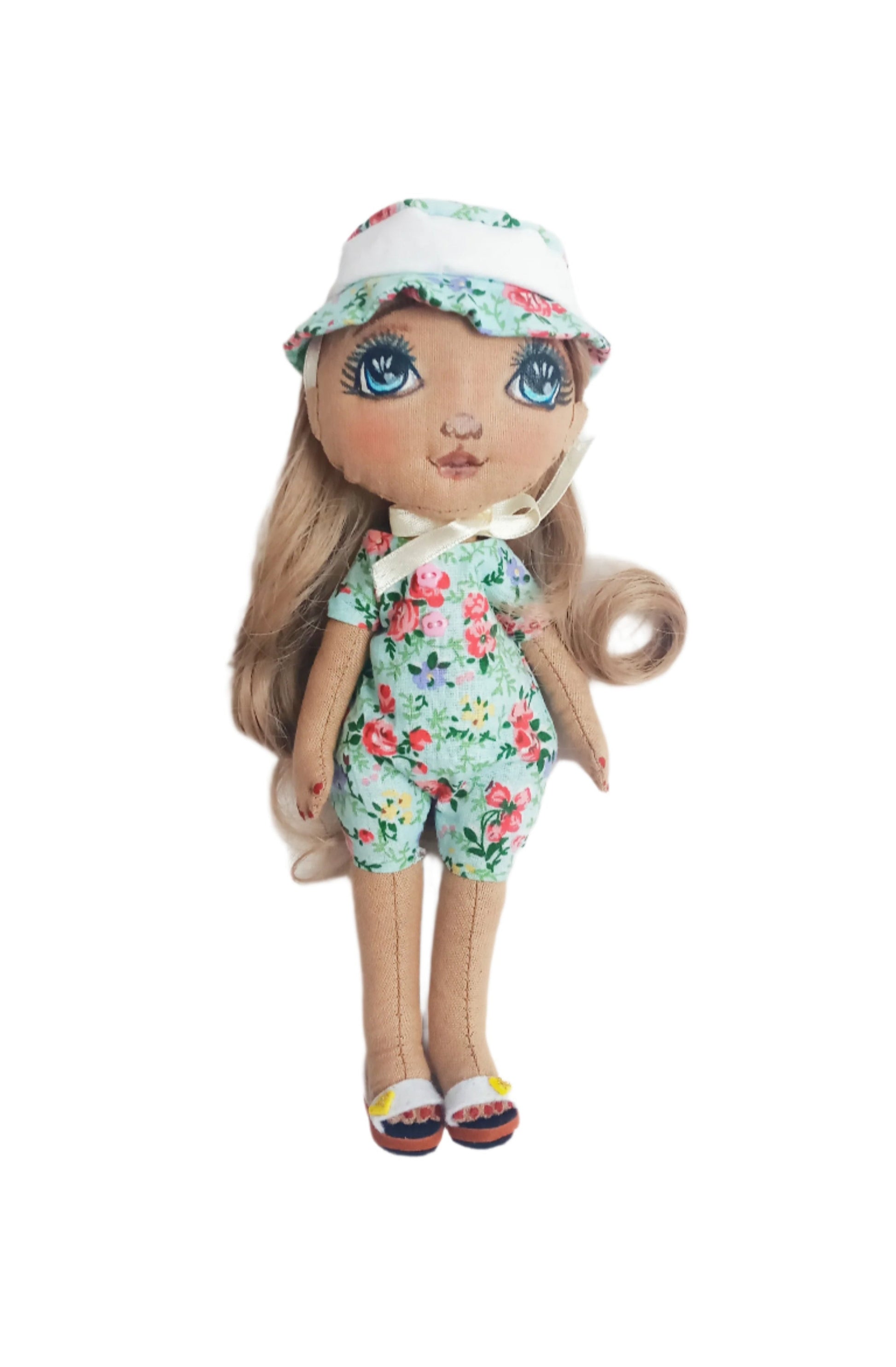 Handmade textile doll, featuring hand-painted details, OOAK (One Of A Kind), with a personalized and artistic touch