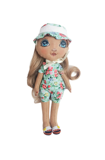 Handmade textile doll, featuring hand-painted details, OOAK (One Of A Kind), with a personalized and artistic touch